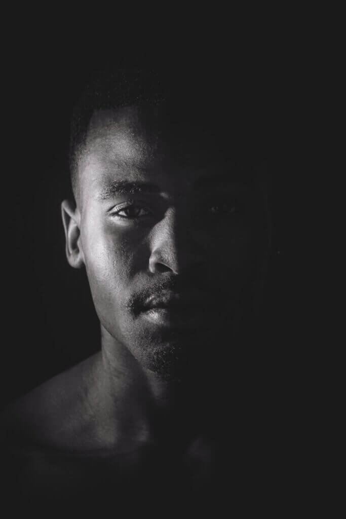 A criminalização da negrura – Psicologia e Branquitude